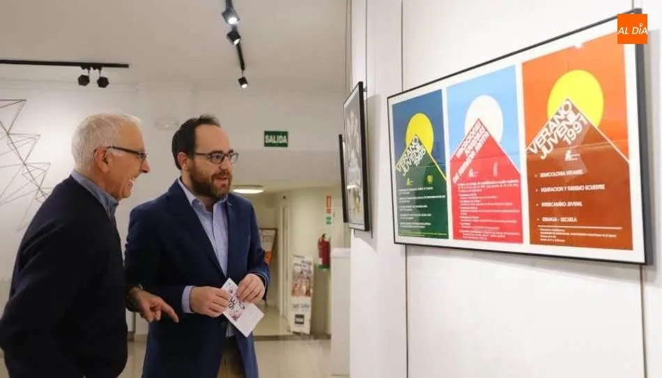 El concejal de Juventud, Daniel Llanos, ha inaugurado este miércoles la muestra de carteles en el Espacio Joven. Foto de Lydia González
