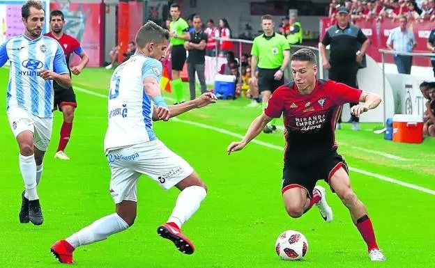 Rodrigo Sanz (a la derecha), con el Mirandés