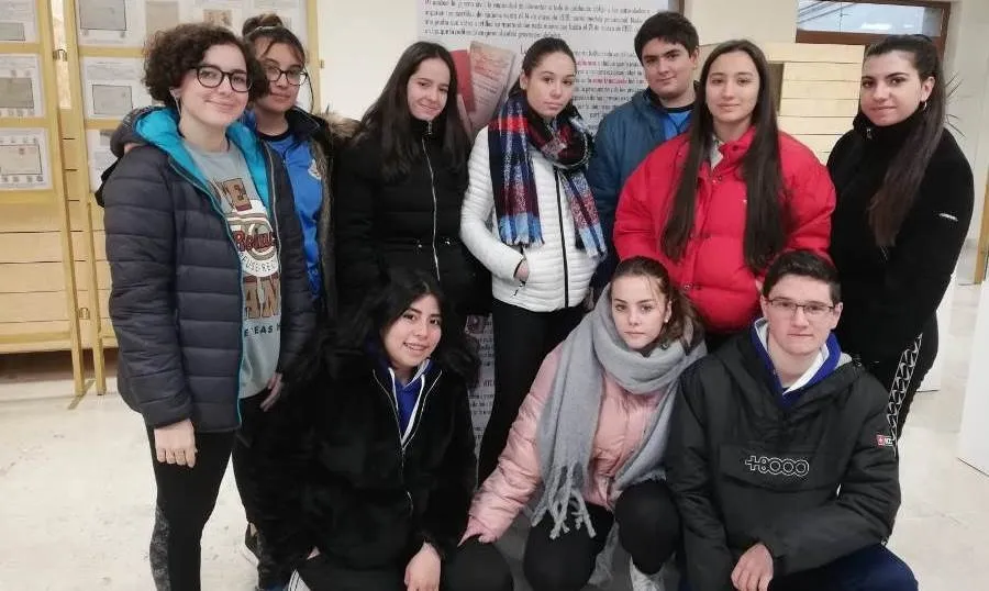 Alumnos del colegio San Juan Bosco en el Archivo Provincial