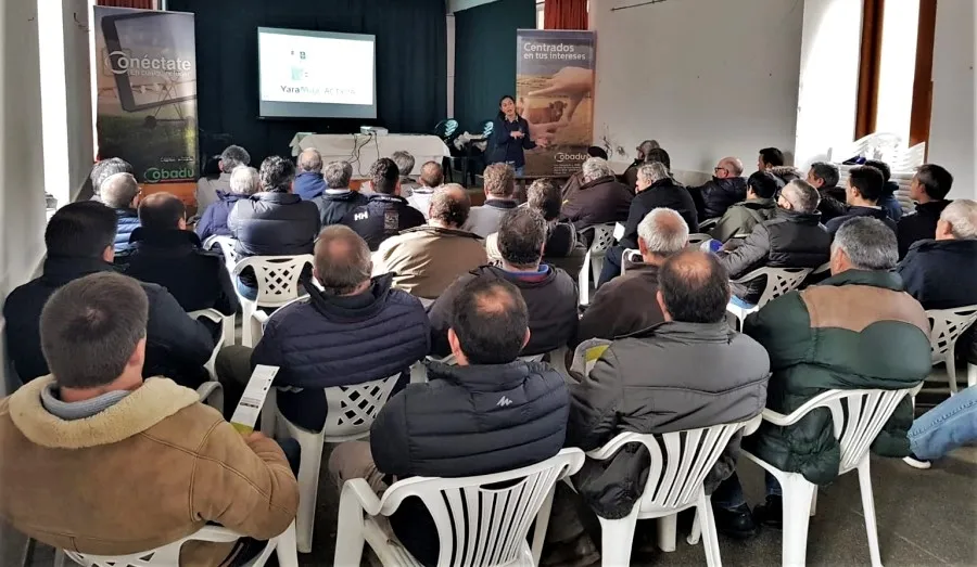 Charla de Mónica Sánchez, agronomista senior de Yara Fertilizantes, organizada por Cobadu en Castroverde de Campos (Zamora)