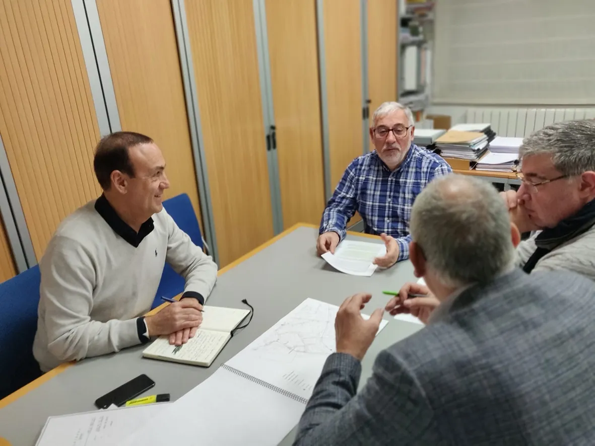 Reunidos en el Ayuntamiento de Carbajosa el alcalde y ténicos