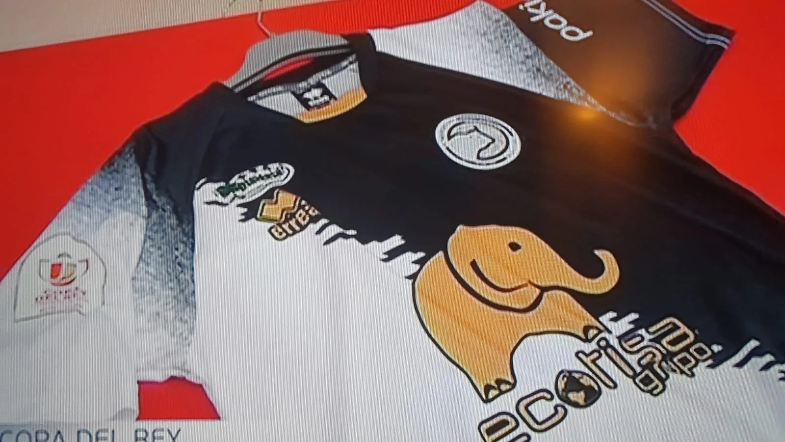 La camiseta de Unionistas, con el logo / Telecinco