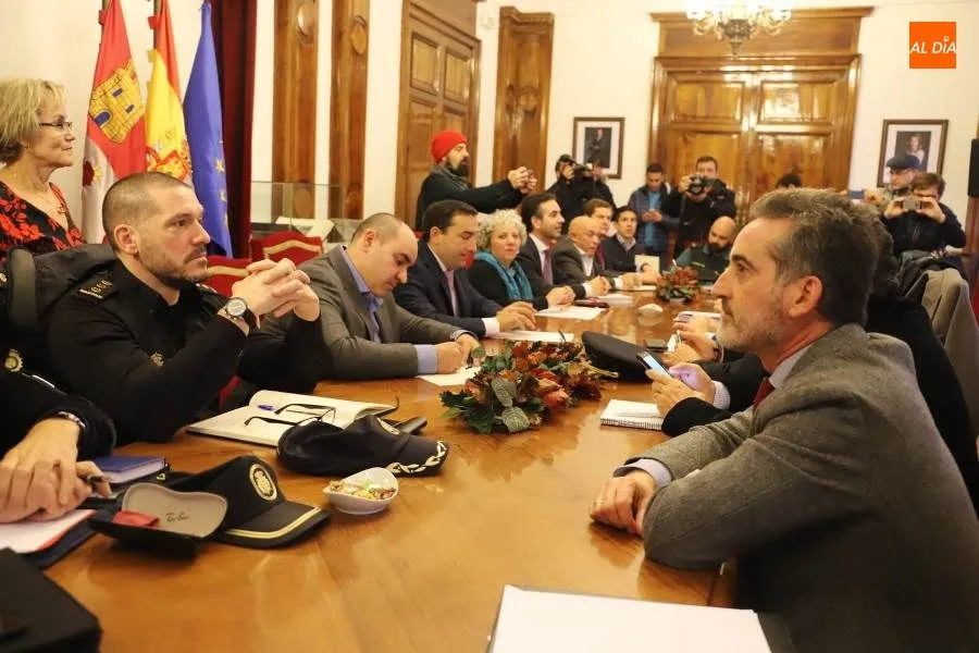 Reunión sobre la seguridad del partido Unionistas-Real Madrid, en la subdelegación del Gobierno. Foto de Lydia González