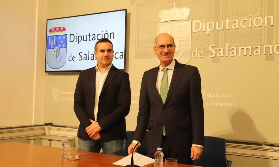 El presidente de la Diputación Provincial, Javier Iglesias, acompañado por el diputado y delegado del área de Empleo y Desarrollo Rural, Antonio Agustín Labrador