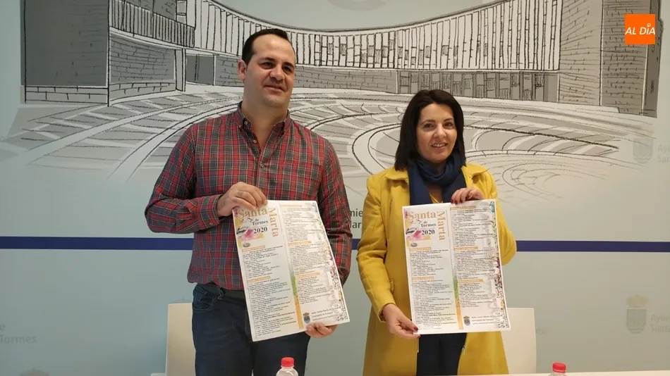 El alcalde, David Mingo, y la concejala de Fiestas, Silvia González. Fotos: Lydia González