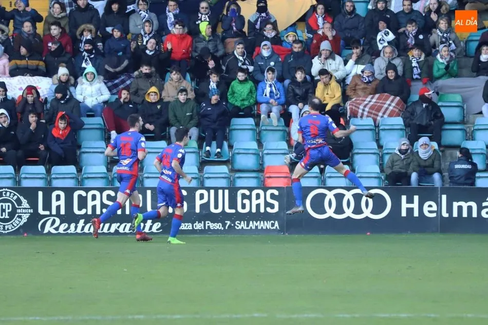 Cenitagoia celebra uno de sus goles / Lydia González
