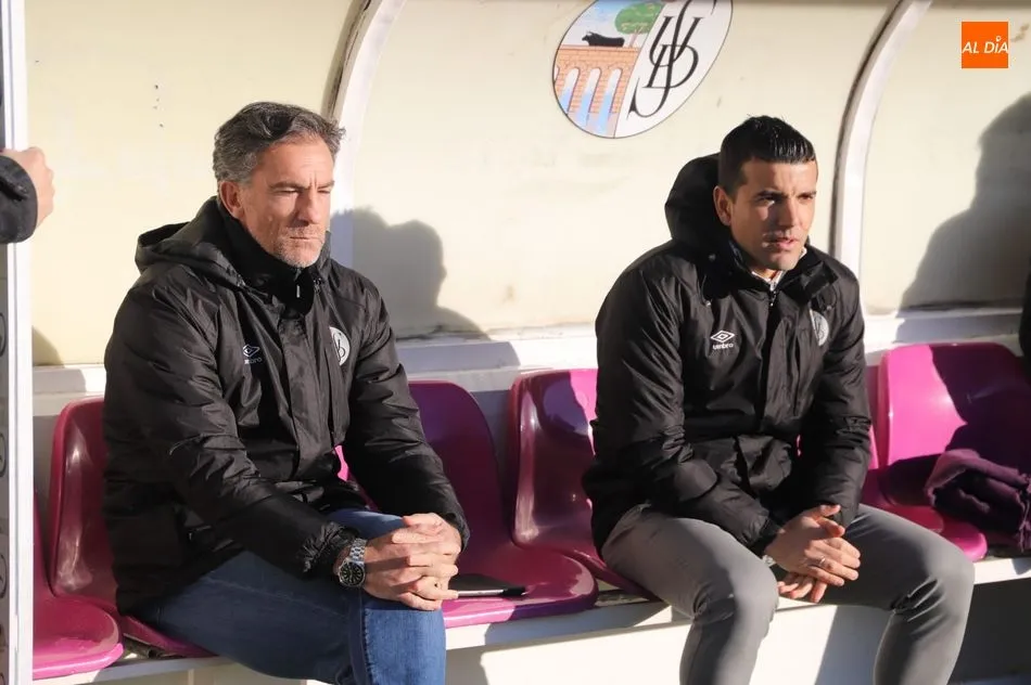 Larrazábal y Perona, en el banquillo