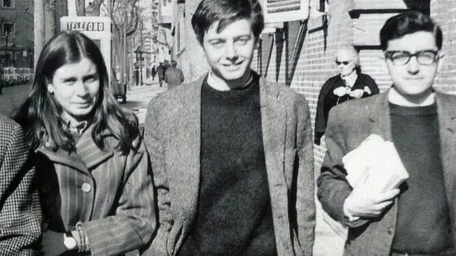 El libro A finales de enero, cuyo autor es Javier Padilla, relata la crónica de varios sucesos trascendentales del final del franquismo y de la primera transición, que tienen como protagonistas a Enrique Ruano, Javier Sauquillo y Mª Dolores González