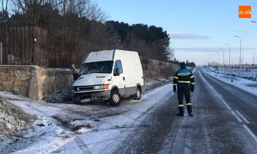 Furgoneta accidentada en la avenida de la Merced. Foto de A. Merino