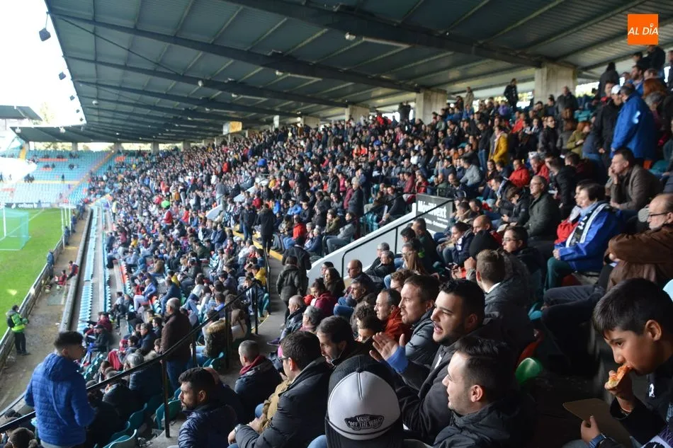 La Tribuna del Helmántico, en un partido