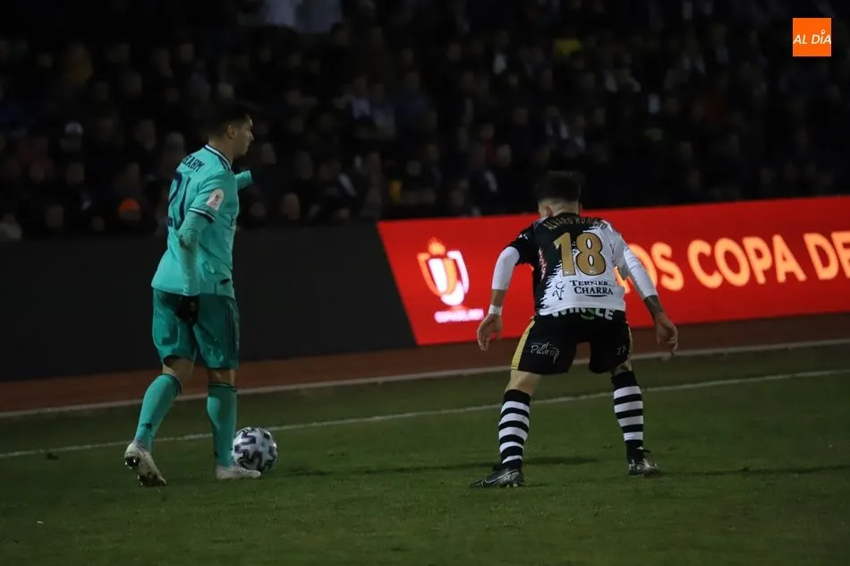 Romero presiona a Brahim/ Lydia González