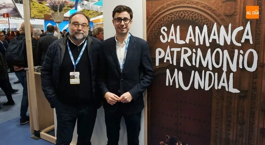 El portavoz socialista José Luis Mateos y el concejal Juan José García Meilán en su visita a Fitur. Foto de Kiko Robles