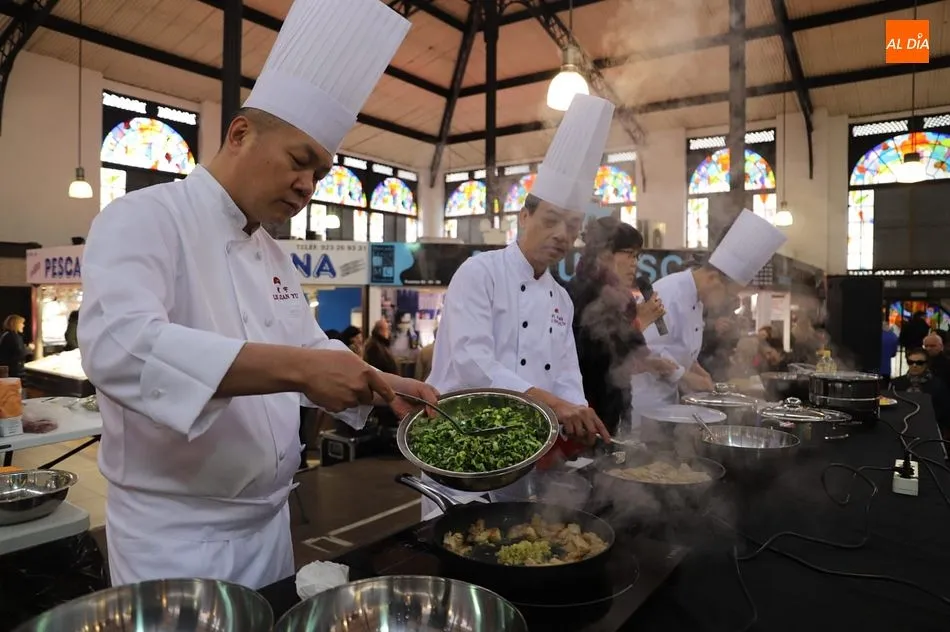 La mejor gastronomía de China estuvo presente en el Mercado Central de Salamanca. Fotos: Lydia González