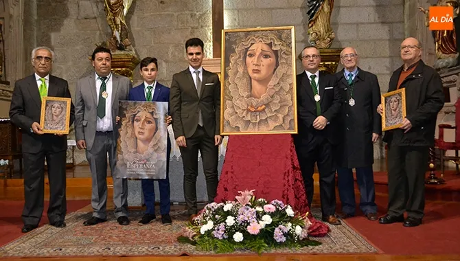 La cofradía Nuestra Señora de la Esperanza presentaba en la iglesia parroquial la imagén promocional realizada por el artista José Ángel Nava