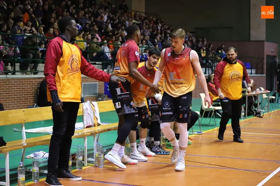 El banquillo del Aquimisa en el derbi