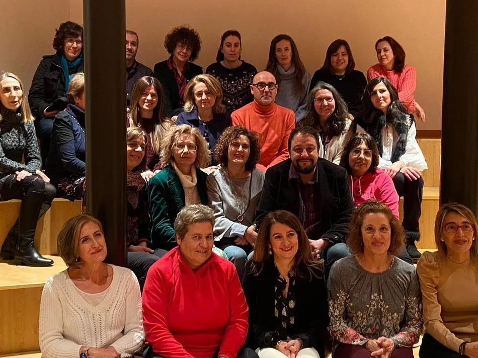 Los participantes en el curso, junto a la concejala