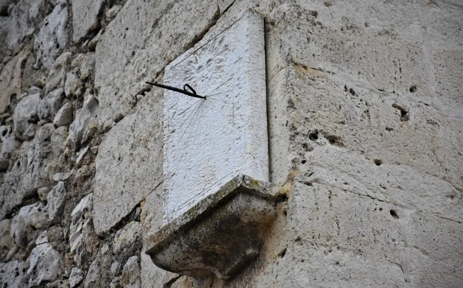 Es el tiempo, implacable, el que se impone