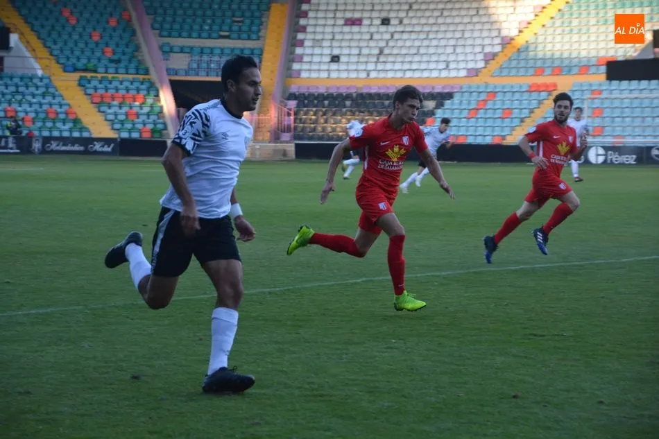 Medina galopa por la banda en el duelo de la primera vuelta