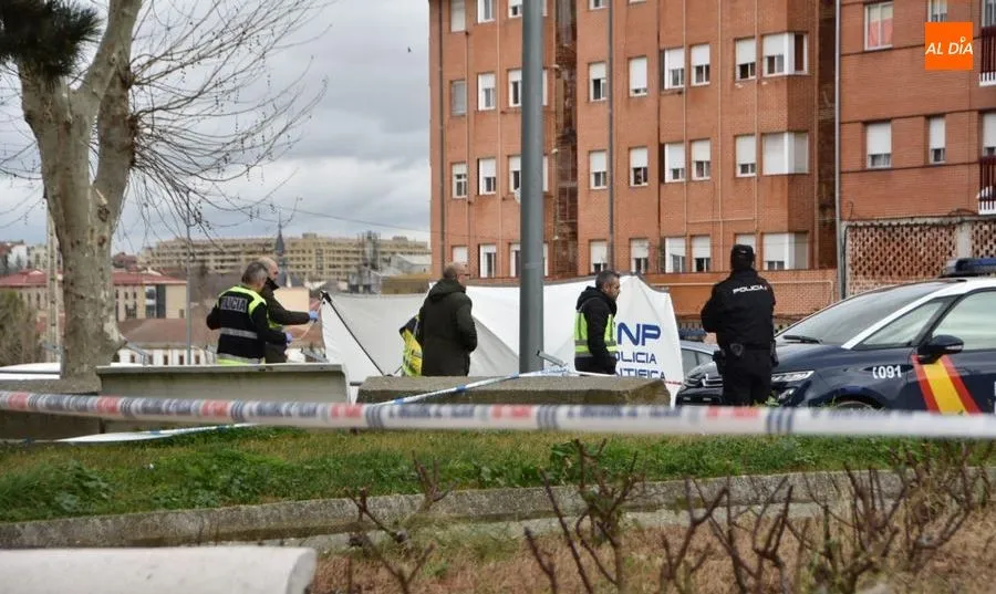 Zona acordonada por la Policía Nacional, tras el tiroteo en la calle Maestro Soler. Foto de Paula Zorita