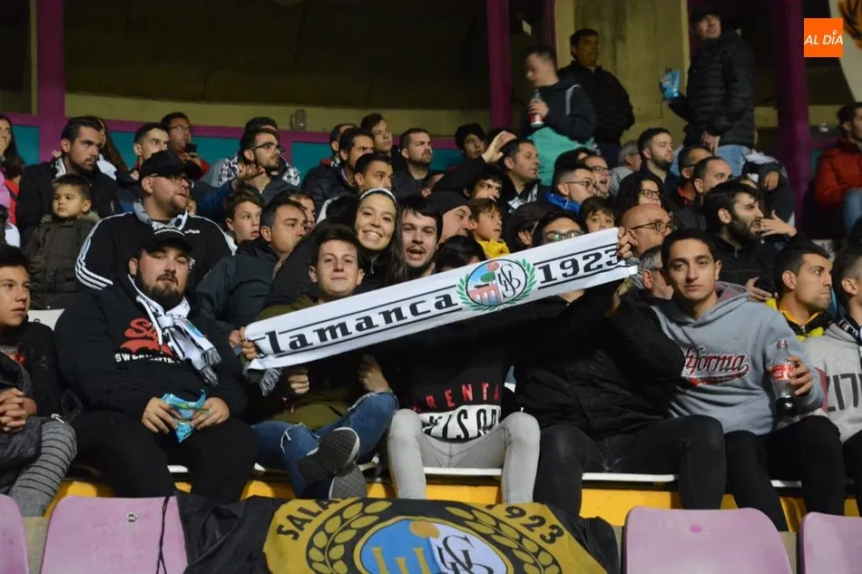 Parte de la afición del Salamanca UDS