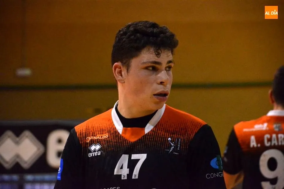 Ángel Lucía, en un partido en casa