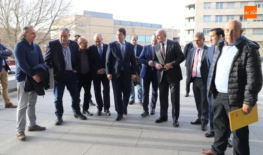 El presidente de la Junta, Alfonso Fernández Mañueco, asistía a la reunión en la que se ha formalizado el acuerdo con las OPAs / LYDIA GONZÁLEZ