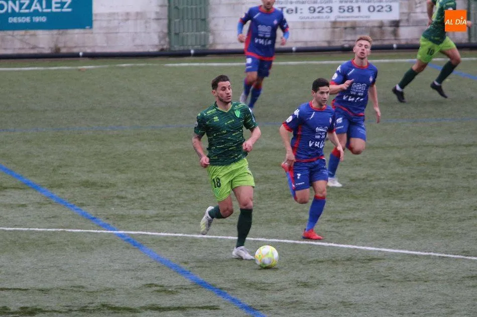 Adrián Cruz en el Municipal en un partido de esta temporada