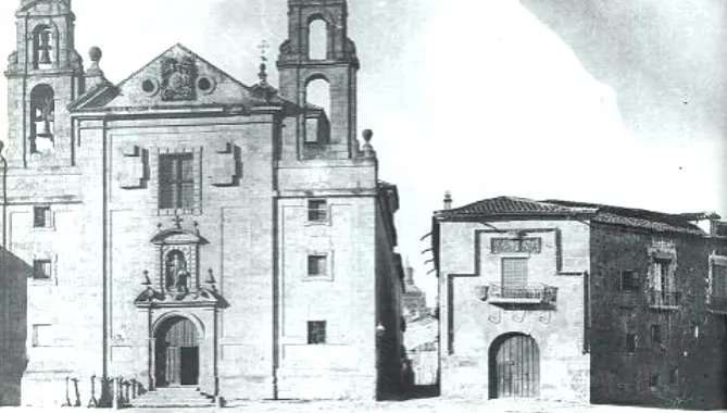 La plaza de los Bandos, una de las más antiguas de la ciudad