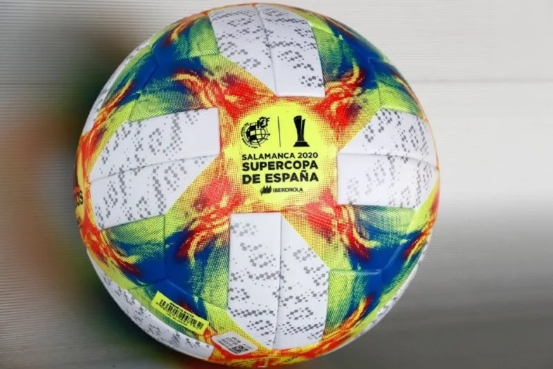 El balón de la Supercopa