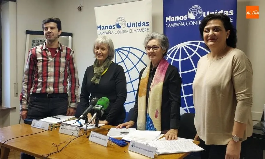 Mercedes Marcos, presidenta de Manos Unidas Salamanca. Luis Noriega, secretario, Esperanza Rivas, tesorera, y Auxiliadora Velasco, voluntaria. Foto de Lydia González