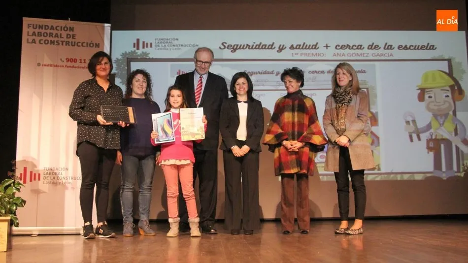 Ana Gómez recibe en Vitigudino el primer premio del concurso Seguridad y Salud + Cerca de la...