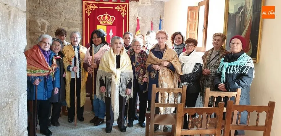 Las mujeres toman el mando tras recibir el baston en el Ayuntamiento