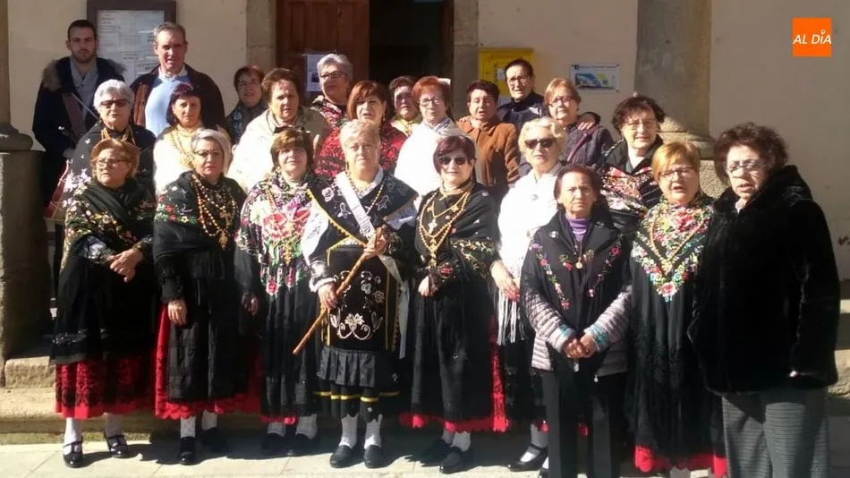 Las mujeres de Sobradillo viven una intensa jornada festiva el primer día de la celebración de...