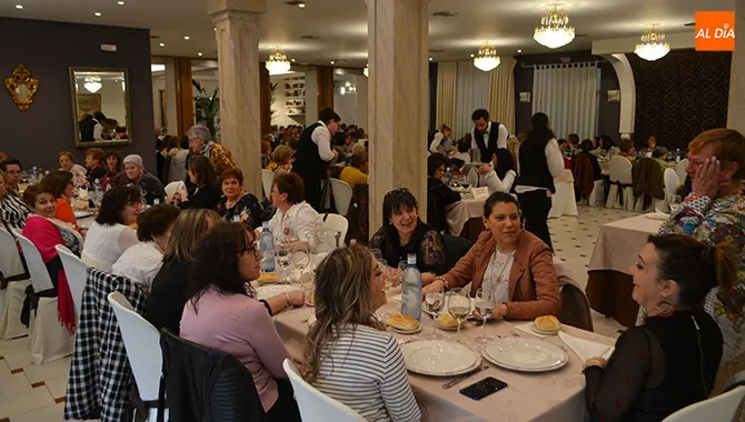 La festividad de Santa Águeda reunía en Peñaranda a 300 mujeres