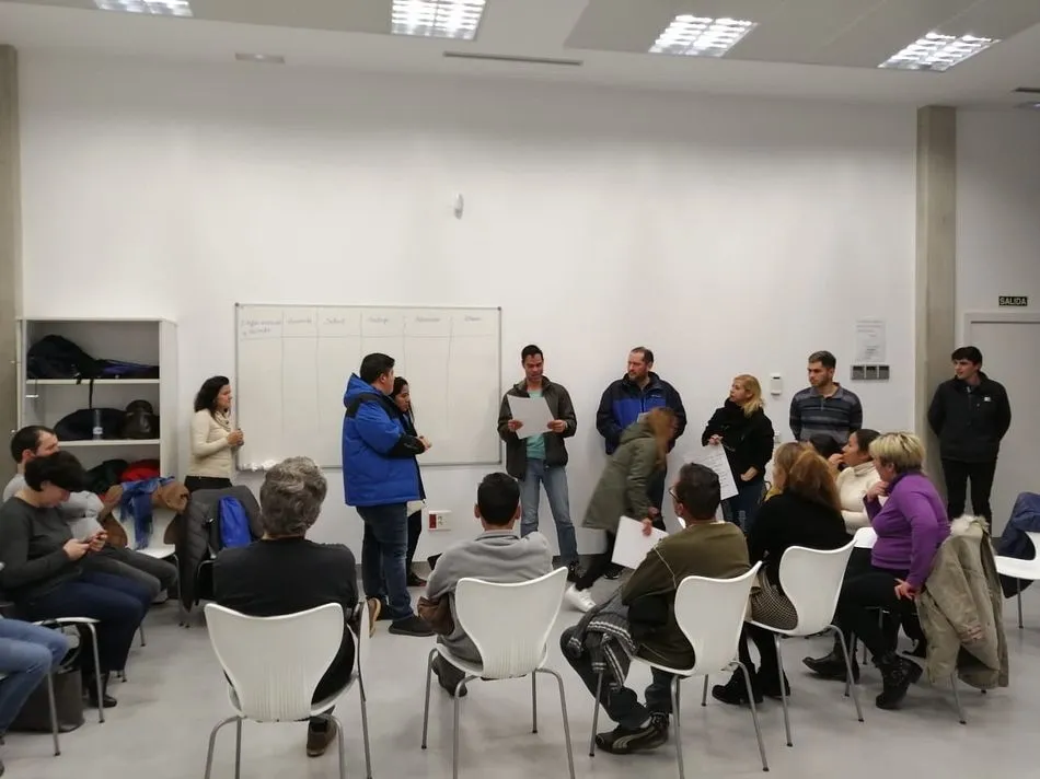 Imagen de la primera reunión mantenida con alumnos de la USAL. Foto: Red de Acogida