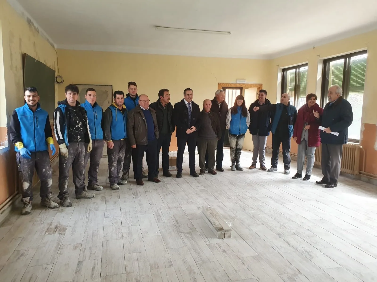 Alumnos y autoridades, este viernes en El Campo de Peñaranda | Diputación de Salamanca