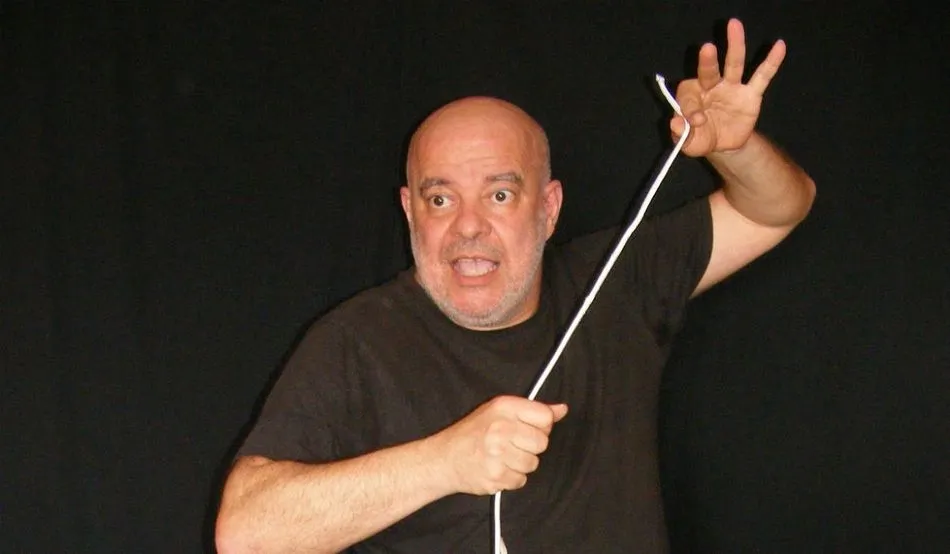 Fernando Saldaña es el encargado de impartir el taller informativo