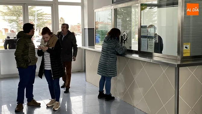 La venta presencial de billetes quedara en manos de una empresa privada con el acuerdo impulsado por Adif