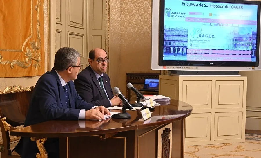 El concejal de Hacienda, Fernando Rodríguez, en la presentación de los resultados de la encuesta de satisfacción del Organismo Autónomo de Gestión Económica y Recaudación (OAGER)