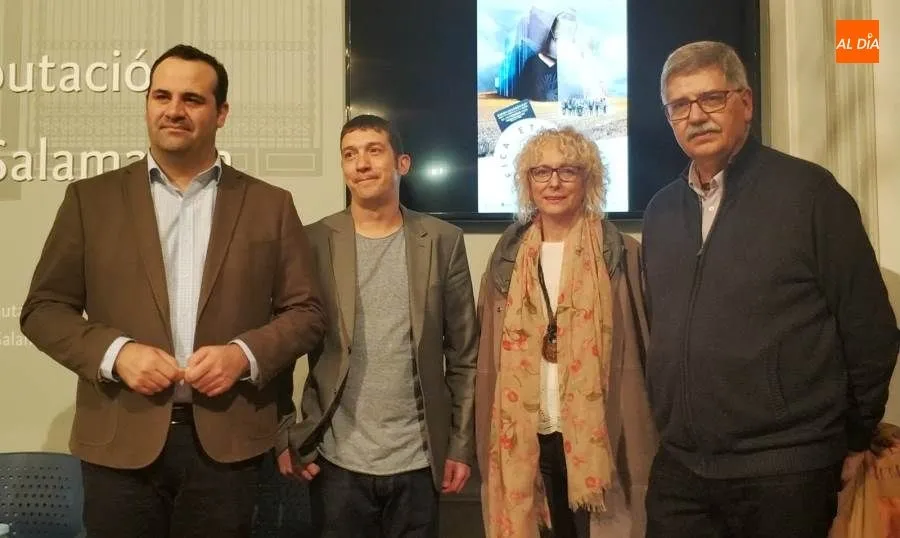 El diputado de cultura, David Mingo, a la izquierda, junto al resto de organizadores del ciclo Etnovideográfica 2019. Foto de Lydia González