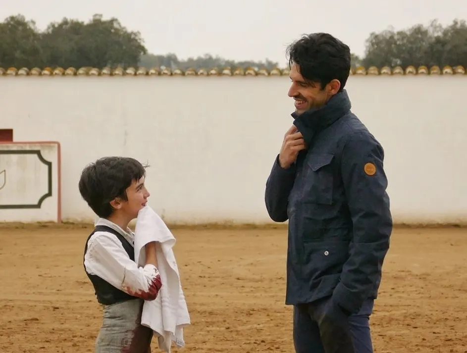 Marco Pérez y Talavante charlan animadamente en el campo.