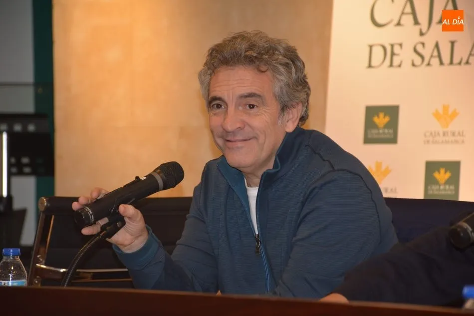 El entrenador de fútbol Juan Manuel Lillo, durante su última charla en Salamanca / Lydia González