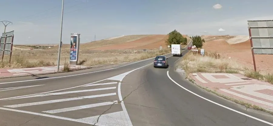Esta actuación en la vía SA-300 se hará desde la conexión con la rotonda de Pizarrales hasta la rotonda de entrada a Villamayor. Foto de Google Maps