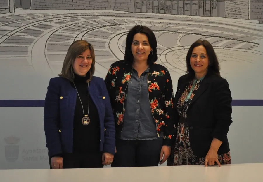 Las concejalas de Fiestas, Juventud y Mayores en la presentación del programa.