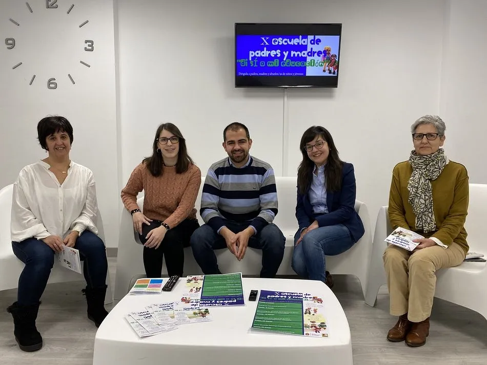Guijuelo Joven acogerá una nueva edición de la Escuela de Madres y Padres en marzo