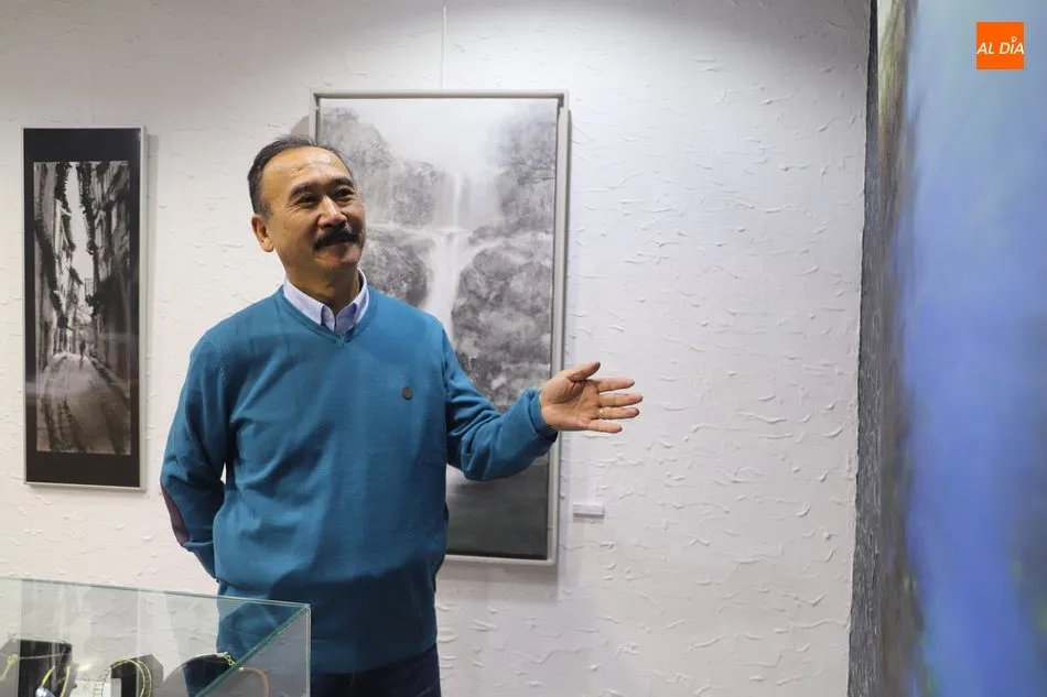 El artista, durante la inauguración| Foto: Lydia González