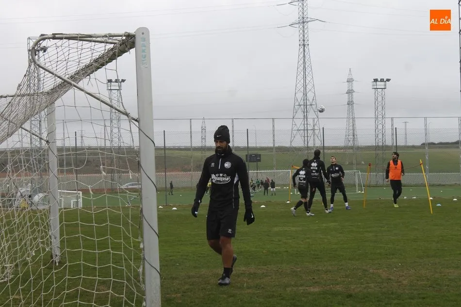 Unionistas entrena con el Salamanca UDS al fondo