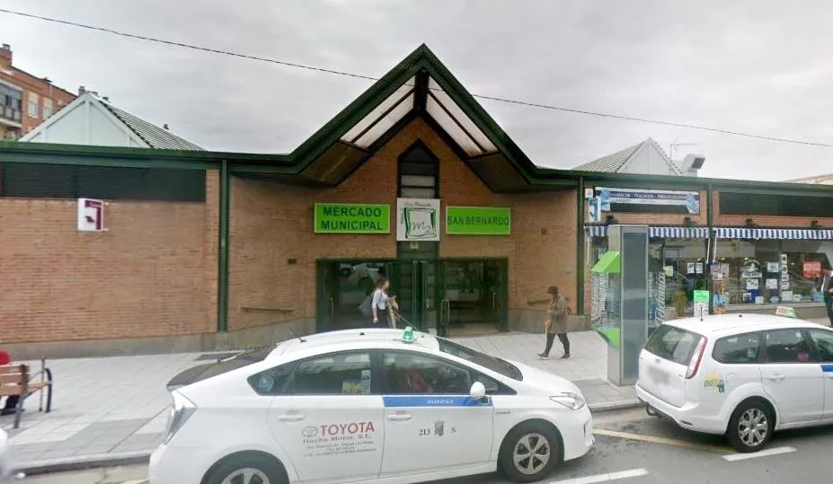 Entrada del Mercado de San Bernardo en el paseo Filiberto Villalobos. Foto de Google Maps