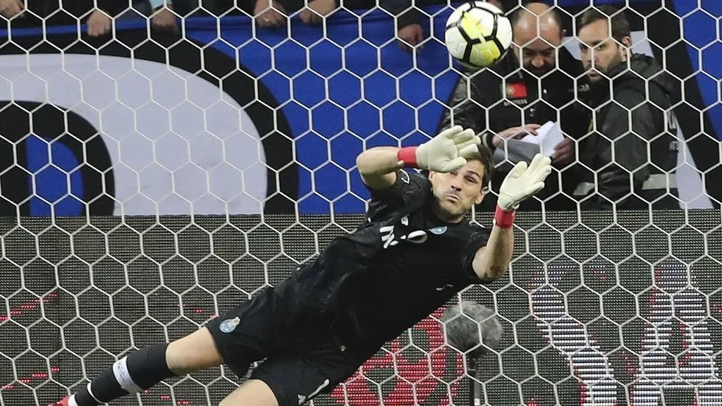 Casillas realiza una parada