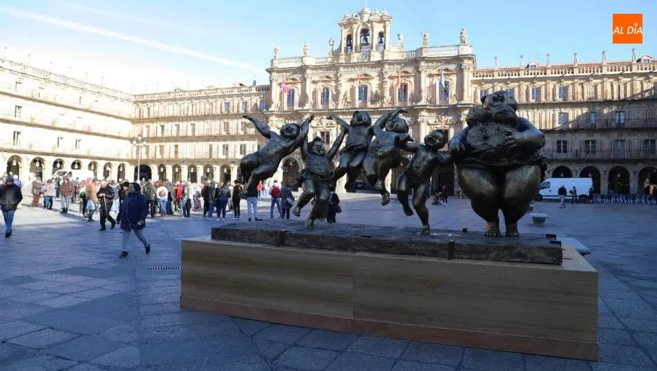 La escultura reposa ahora sobre el pedestal| Foto: Lydia González
